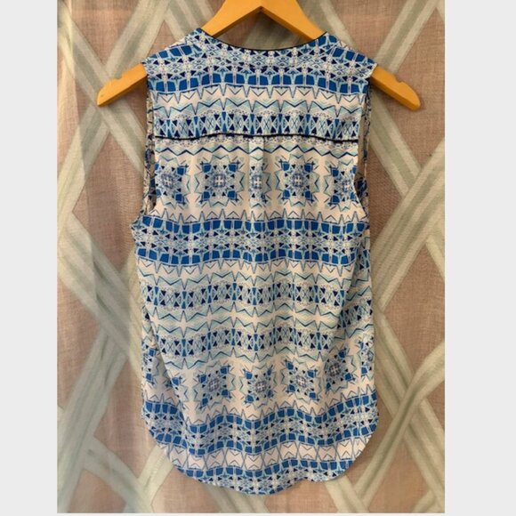 Blue and White Pattern Love Tree Sleeveless Top with Pockets - Picture 2 of 5